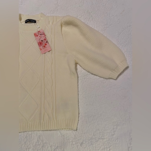 Cream short sleeve sweater. Brand new never worn. - Picture 3 of 5